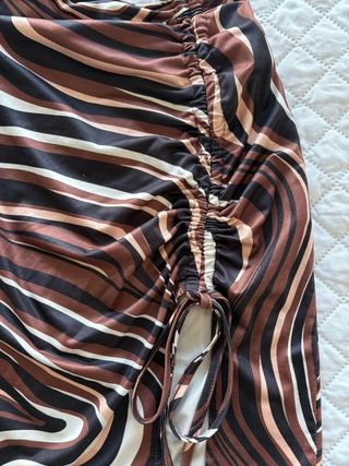 Falda mini marrón con fruncido