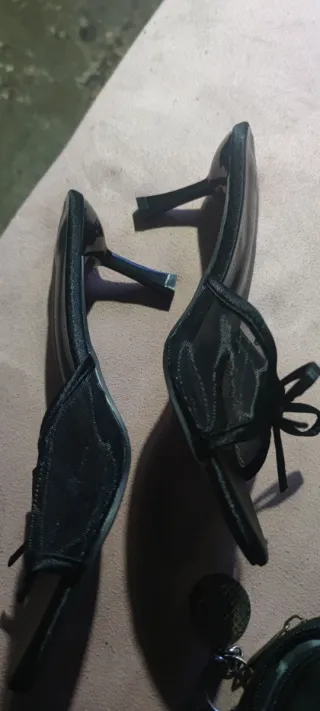 Sandalia tacón malla negra