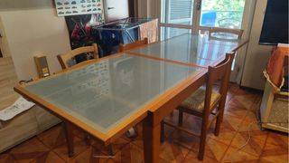 Tavolo in legno e vetro