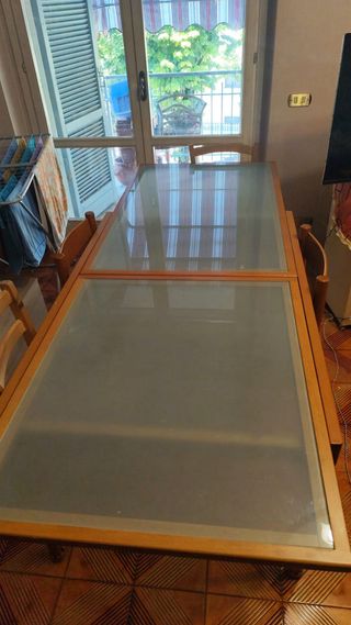 Tavolo in legno e vetro