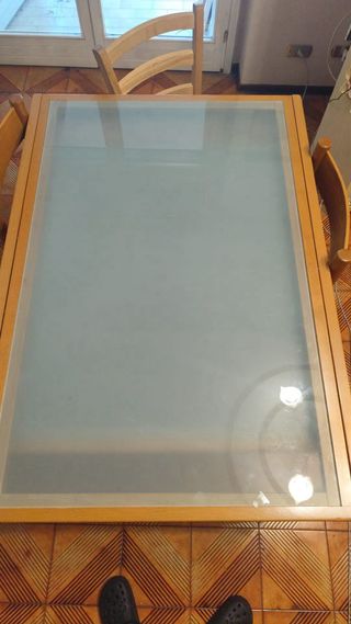 Tavolo in legno e vetro