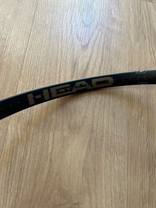 Raqueta de tenis negra