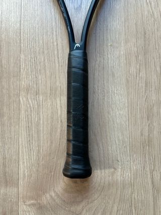 Raqueta de tenis negra