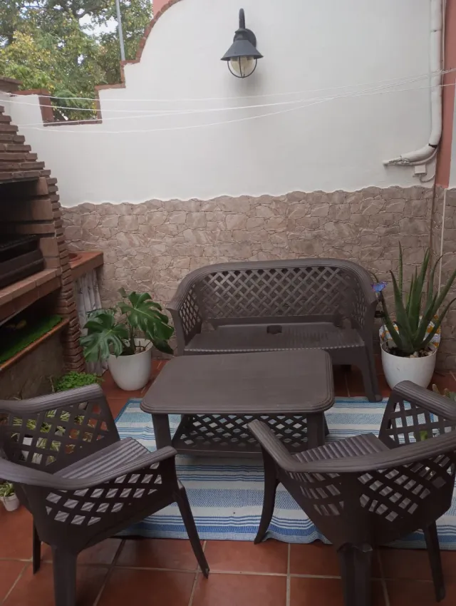 Conjunto mesa y banco jardín marrón