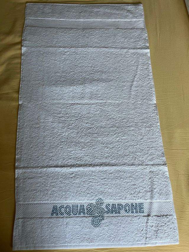2 Asciugamani Acqua e Sapone Bianchi