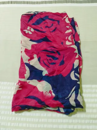 Elegante chal fino tejido