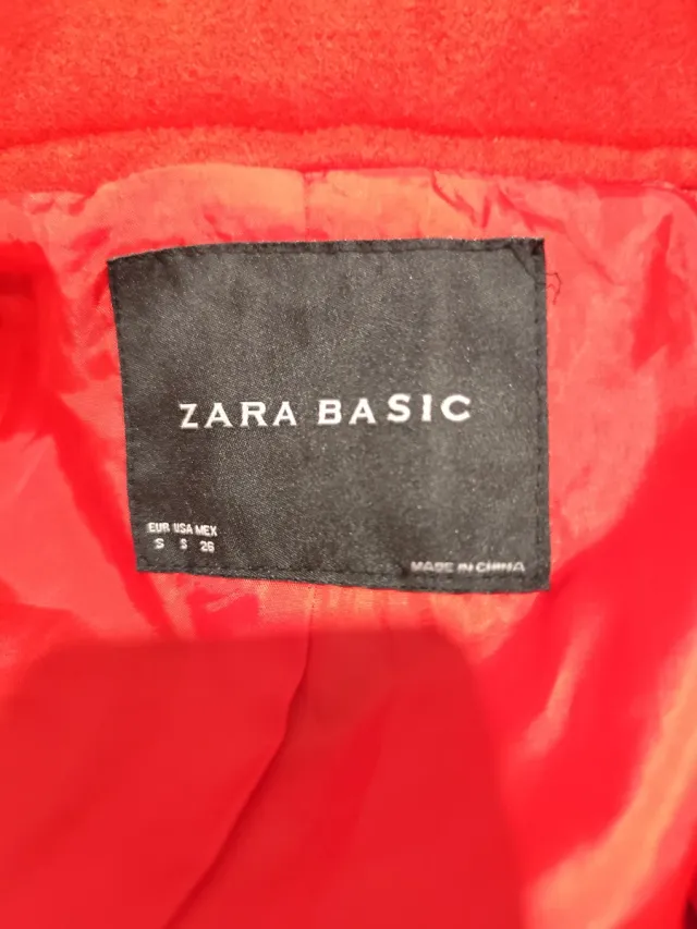Abrigo Zara Rojo TS