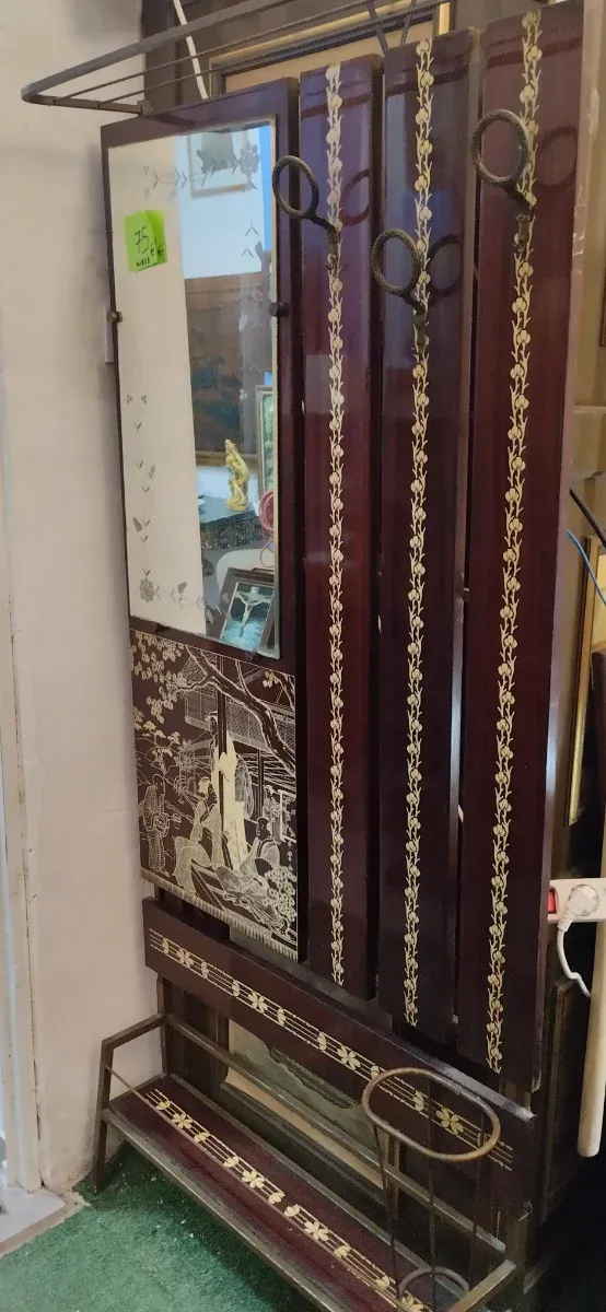 Recibidor con espejo y paragüero