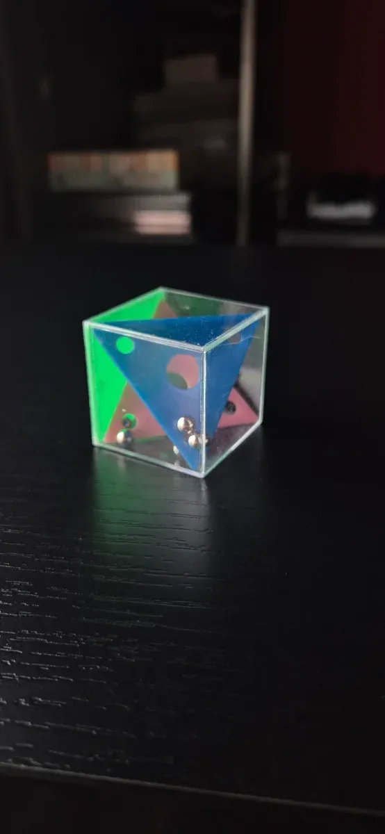 Juguete laberinto 3D con bolitas