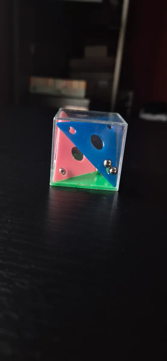 Juguete laberinto 3D con bolitas