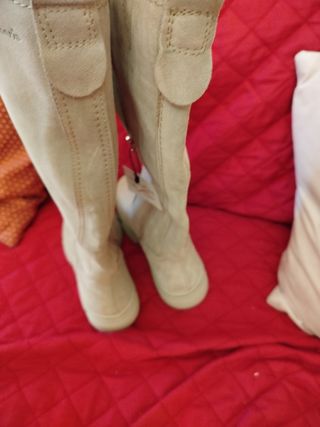 Stivali scamosciati beige nuovi