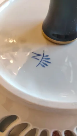 Alzatina in porcellana decorata Capodimonte