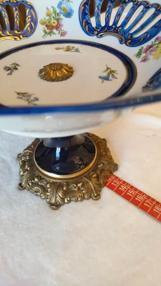 Alzatina in porcellana decorata Capodimonte