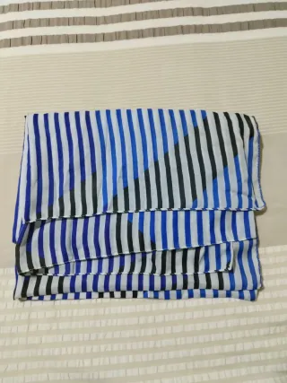 Chal fino azul y negro