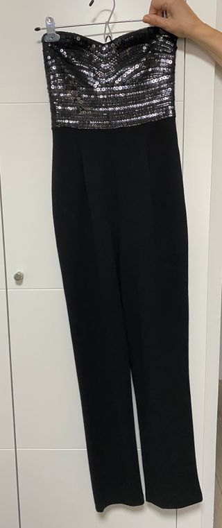 Mono negro lentejuelas pecho