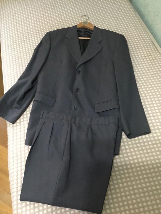 Traje de caballero gris