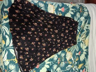 Falda negra flores
