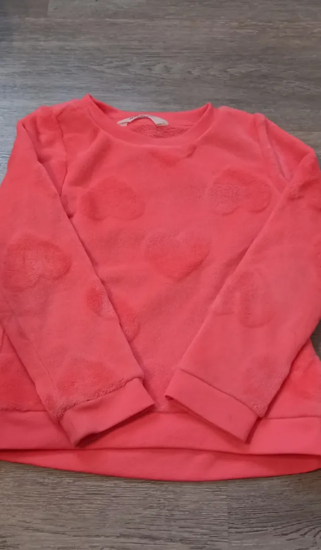 Jersey niña coral con corazones