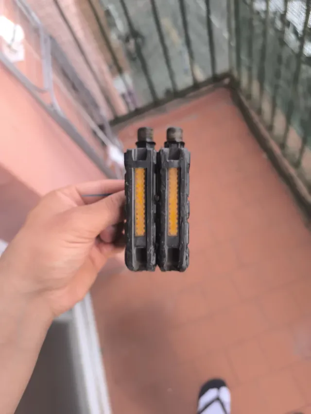 Pedale di bicicletta neri