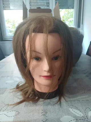 Maniquí peluquería castaño