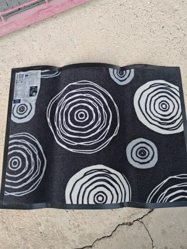 Tappeto d'ingresso con cerchi in bianco e nero