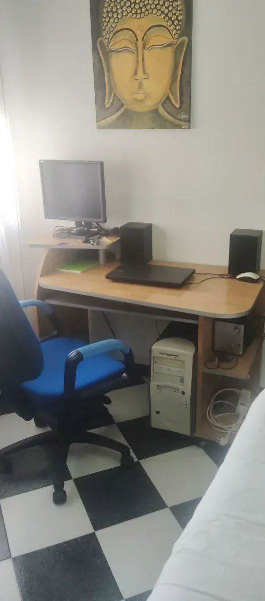 Escritorio y silla de oficina