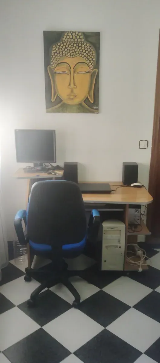 Escritorio y silla de oficina