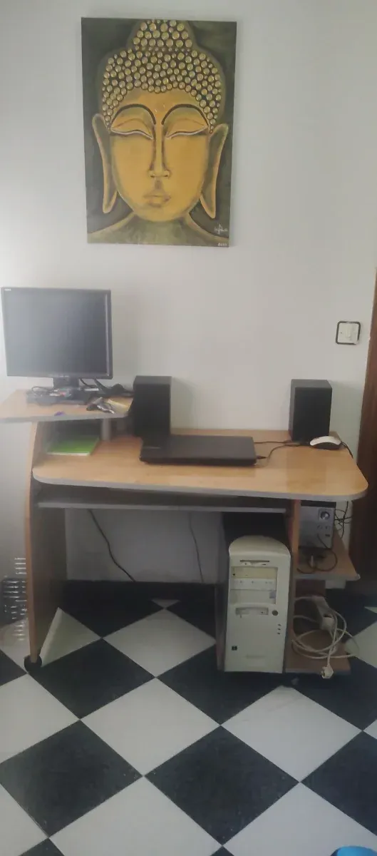 Escritorio y silla de oficina