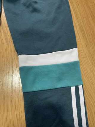 Pantalón deportivo Adidas verde azulado niño .