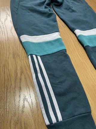 Pantalón deportivo Adidas verde azulado niño .