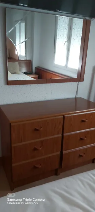 Cómoda de madera cerezo con espejo