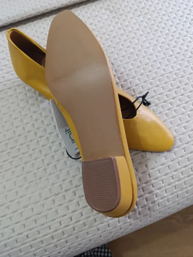 Zapatos planos mostaza