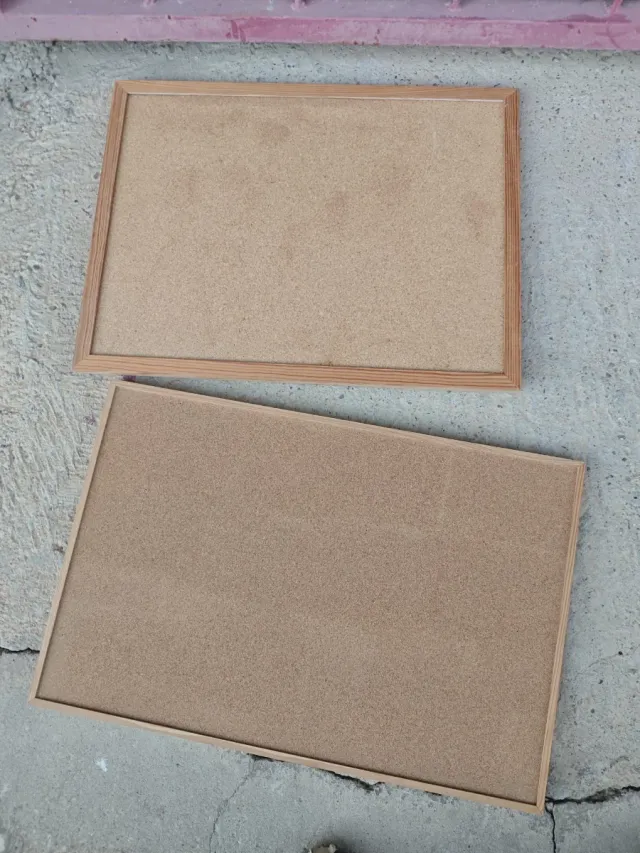 Tavole di sughero con cornice in legno