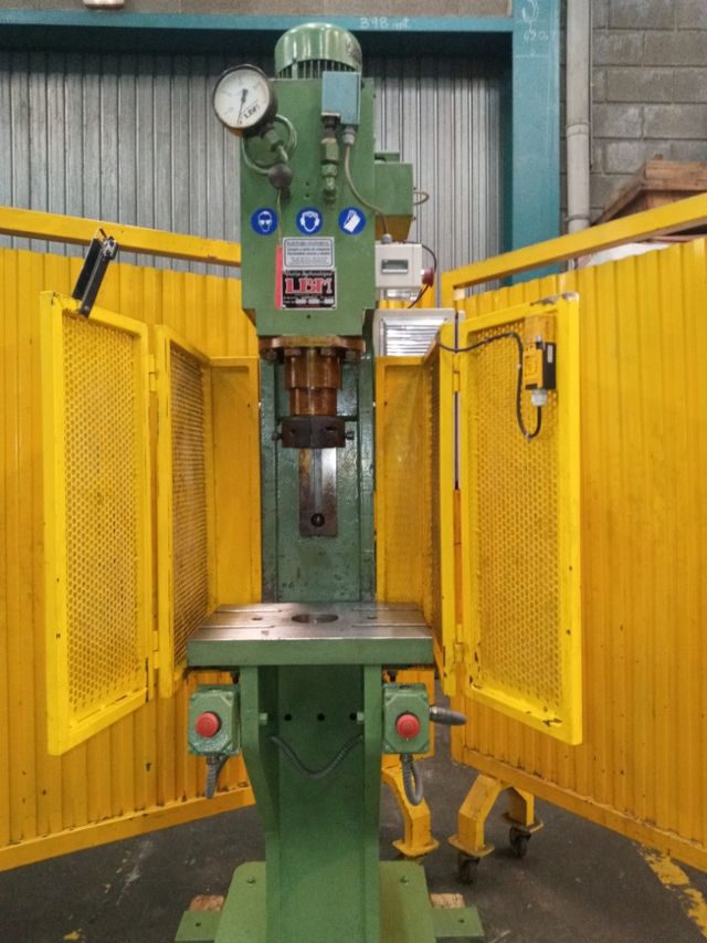 Prensa Hidráulica de Producción LBM