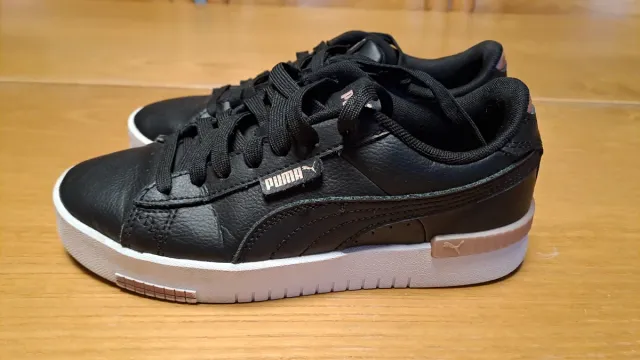 Scarpe Puma donna nere con particolari in oro rosa