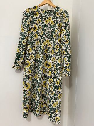 Vestido midi Zara floral talla M