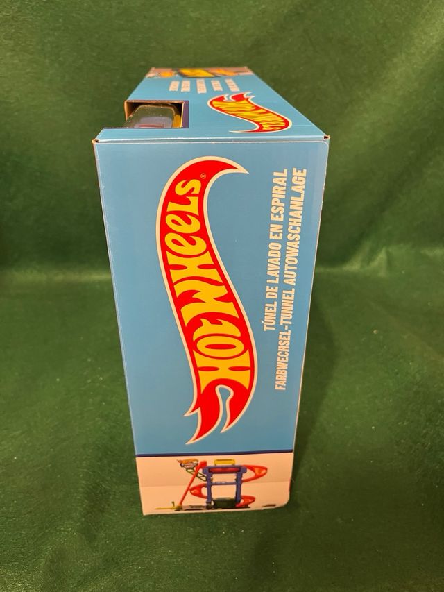 Hot Wheels City Tunnel Twist Car Wash