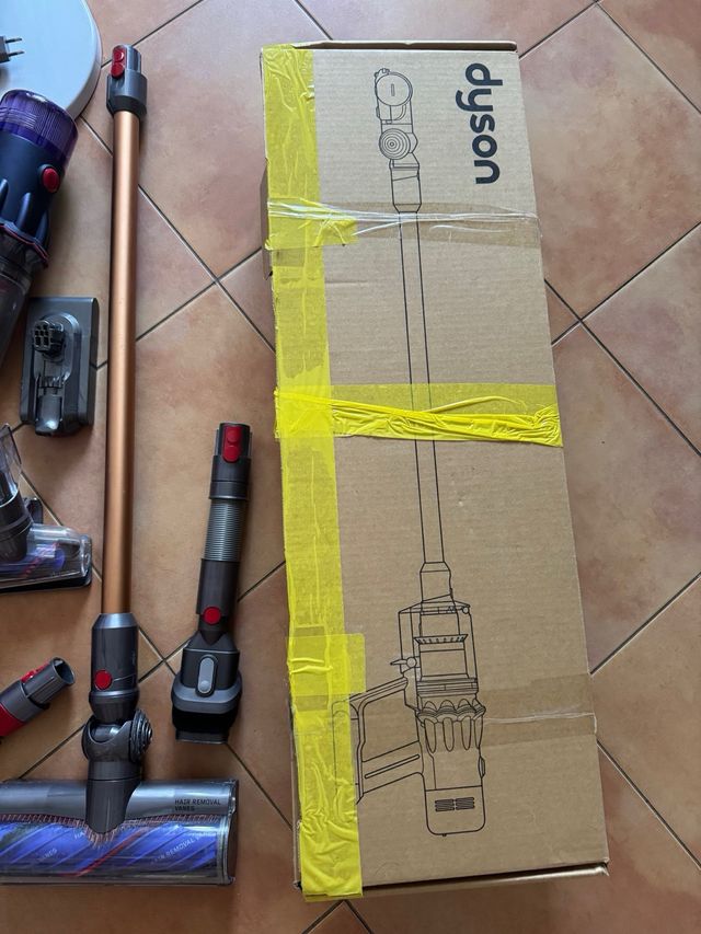 Dyson V12 Detect Slim Absolute – completo y en per