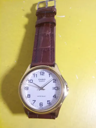 Reloj Casio Correa Piel Marrón y Dorado