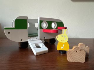 Avión Peppa Pig Madera + Personaje