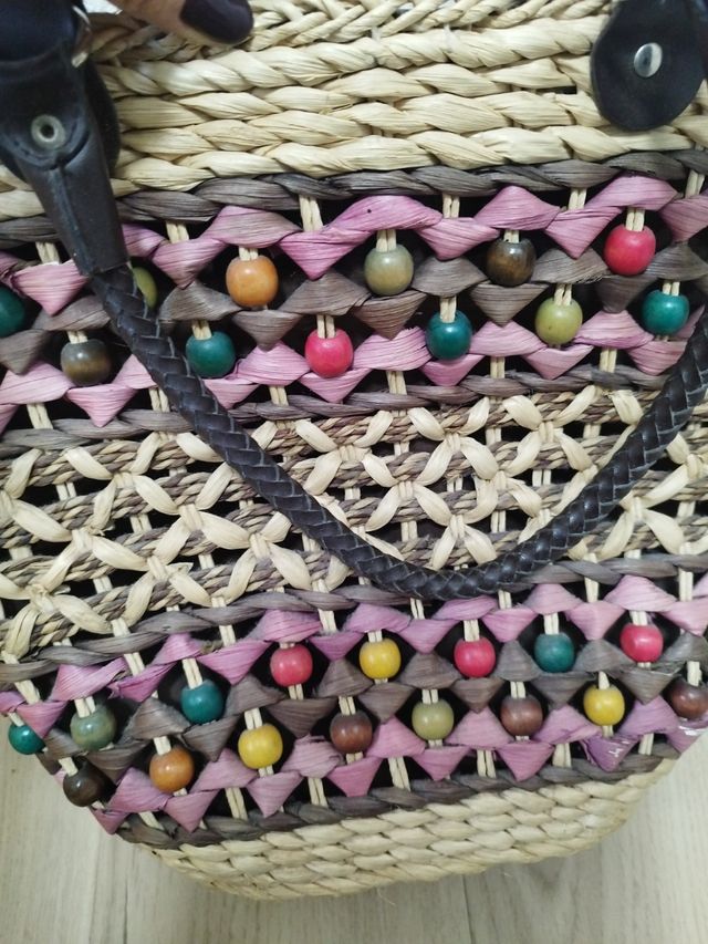 Bolso de rafia y bolso amarillo. 10€