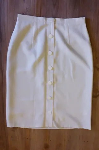 Gonna bianca con bottoni
