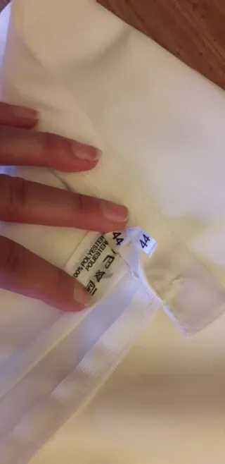 Gonna bianca con bottoni