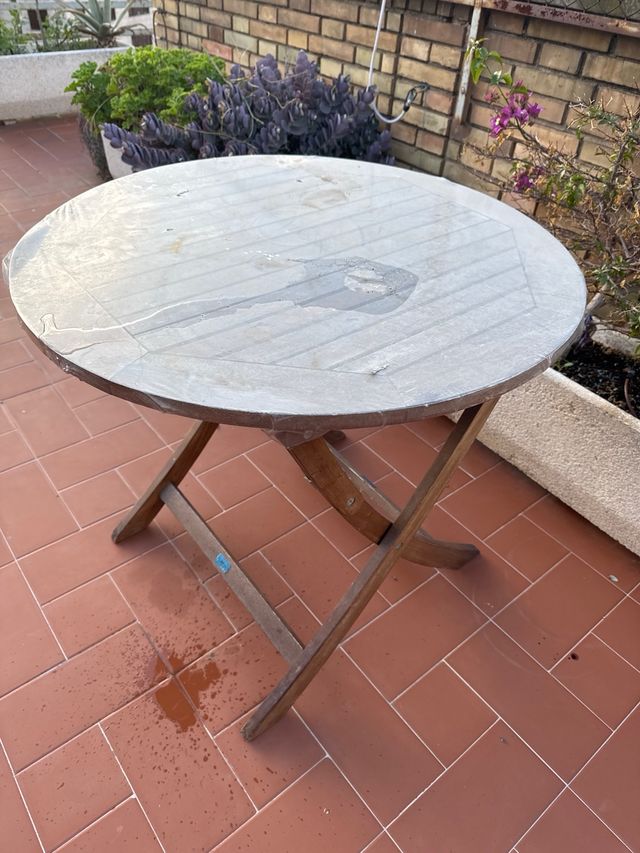 Mesa redonda de madera plegable
