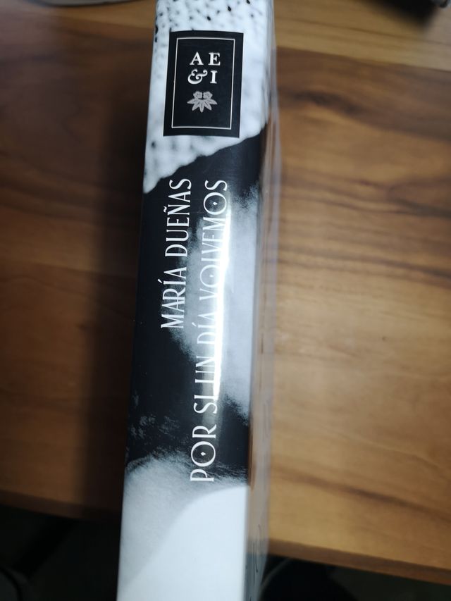 Por si un día volvemos de María Dueñas