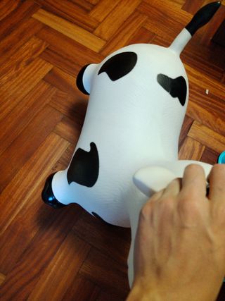 Juguete saltarín vaca