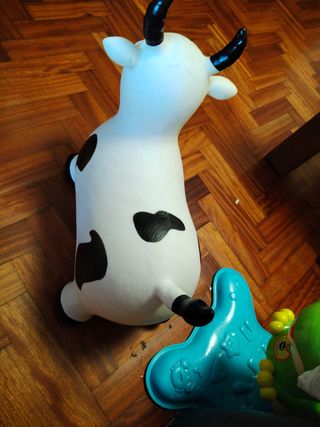 Juguete saltarín vaca