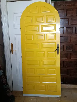 Puerta madera maciza arqueada
