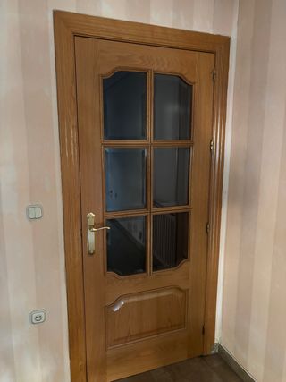 Puerta madera y cristal abre izquierda