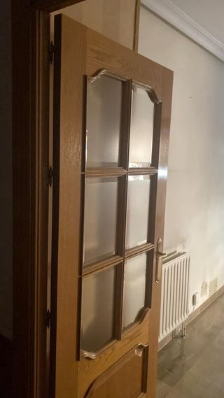 Puerta madera y cristal abre izquierda